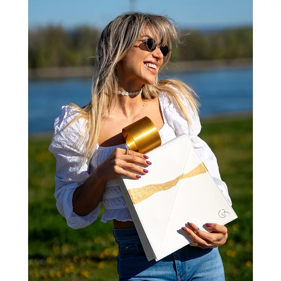 limitált bőrtáska